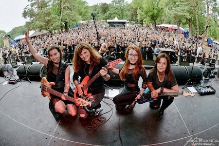 Lehčí rozhovor se skupinou Loretta