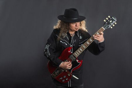 rozhovor s Vinnie Moore